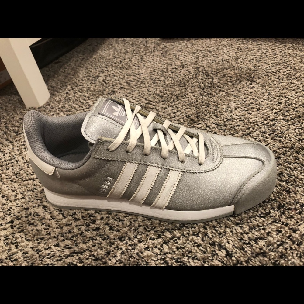 Woman’s Superstar Adidas Sneakers, Size 6 - Picture 2 of 2